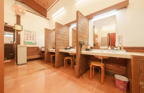 Kawanehon Hotel | MomijiFusion of outdoor and healingHot spring / Haibaragun Shizuoka