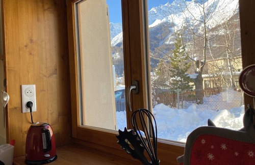 Monetier-les-Bains Apartamento | Monêtier-les-Bains center, ground floor, 3 separate bedrooms, private garden