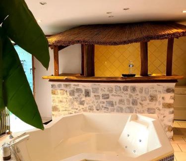 Saint-Leonard-de-Noblat Apartamento | Mon Jacuzzi privé sur les pas de Compostelle