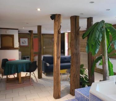 Saint-Leonard-de-Noblat Apartamento | Mon Jacuzzi privé sur les pas de Compostelle