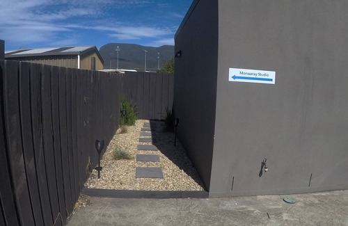 Glenorchy Apartamento | Monaaray Studio-10 minutes drive from Hobart's CBD and only 5 minutes from MONA.