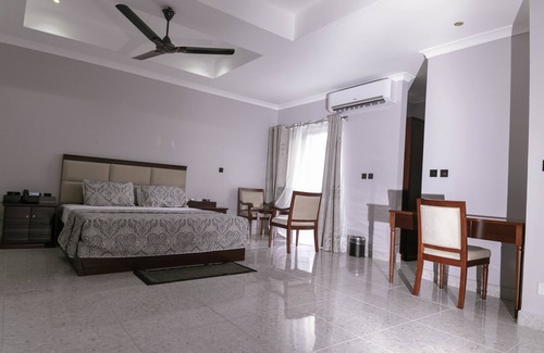 Accra Hotel | Monarch Hotel