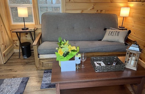 Stanardsville Cabina | Monarch Meadows Cabin Pod