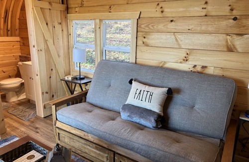 Stanardsville Cabina | Monarch Meadows Cabin Pod