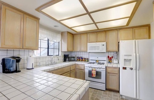Grover Beach Casa | MonarchButterflySanctuary&Ocean w/in 8-9mins walking distance from House.