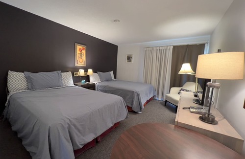 Sicamous Hotel | Monashee Motel