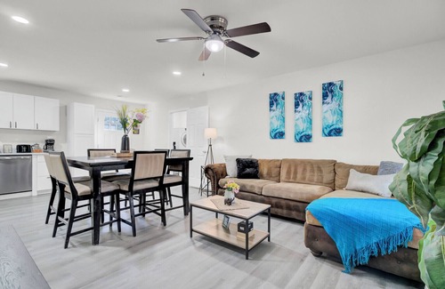 Moncks Corner Casa | Moncks Corner. Spacious, cozy home close to downtown