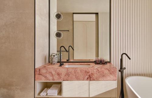 Burleigh Heads Hotel | Mondrian Gold Coast