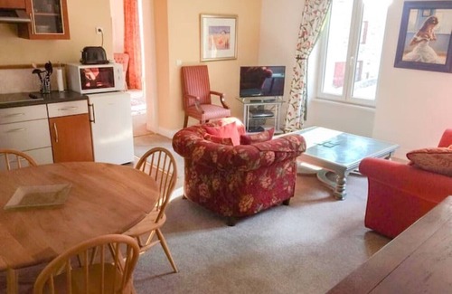 Lehon Apartamento | Monet Apartment - charming apartment with river view