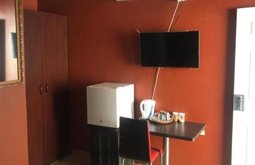 Windhoek West Casa | MONGILO GUESTHOUSE