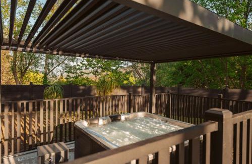 Warburton Otro | Mongolian Crafted Yurt with Private Spa and Spectacular Views