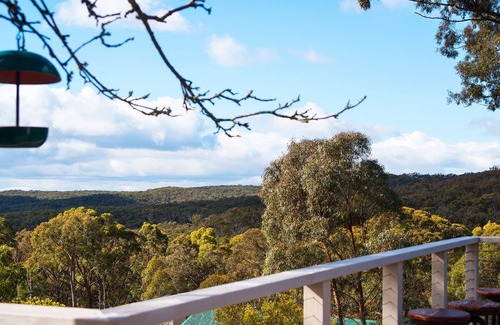 Hepburn Springs Cabaña | Monigatti Cottage- enchanting cottage with beautiful garden and stunning views