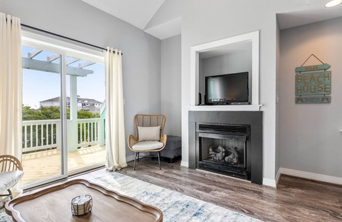 Bermuda Bay Casa | Monkey Business: Townhome w/ Community Pool & Lazy River | Dogs Welcome!