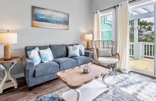 Bermuda Bay Casa | Monkey Business: Townhome w/ Community Pool & Lazy River | Dogs Welcome!