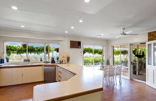 Mansfield Casa | Monkey Gully Retreat - Mansfield - Sleeps 9