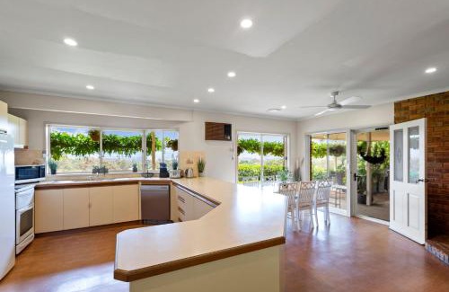 Mansfield Casa | Monkey Gully Retreat - Mansfield - Sleeps 9