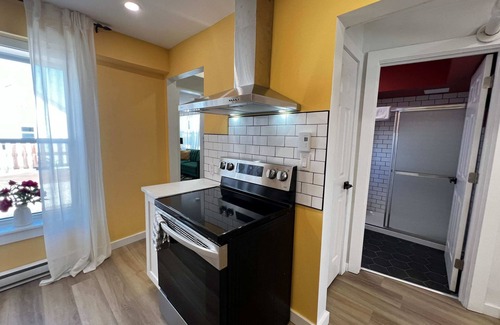 Downtown Apartamento | Monkey Jungle, Vibrant 2-BDRM, Rooftop Access