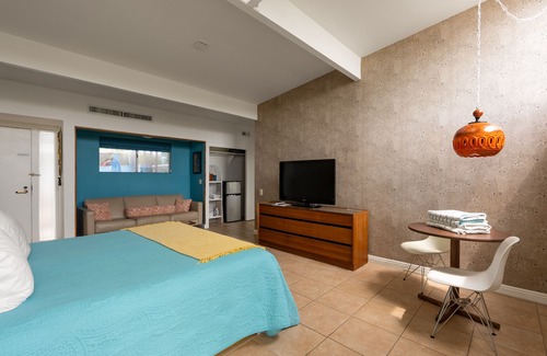 Desert Park Estates Hotel | Monkey Tree Hotel 1 by AvantStay | Stylish Hotel in Palm Springs w/ Pool!