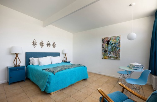 Desert Park Estates Hotel | Monkey Tree Hotel 17 by AvantStay | Stylish Hotel in Palm Springs w/ Pool!