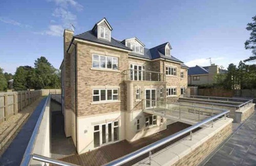Ponteland Casa | Mono Luxe Villa in Newcastle Upon Tyne
