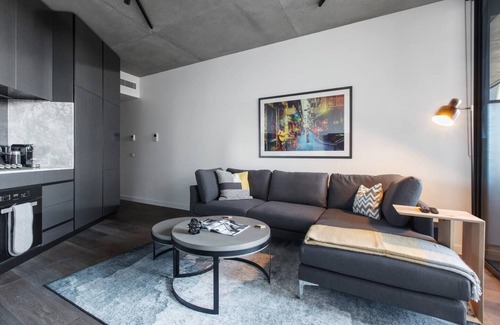Collingwood Apartamento | Monochrome and Matte Sophisticated Loft Living
