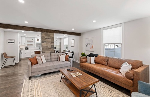 Belmont Casa | Mont G | 30 + Day Rental | Walk Downtown