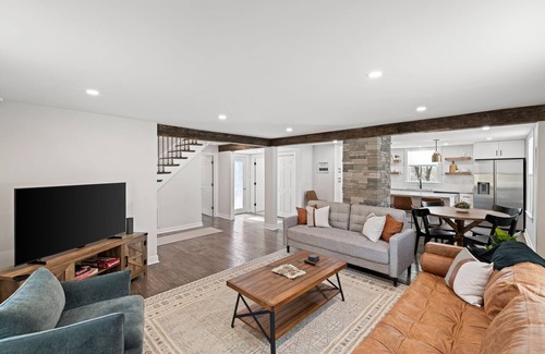 Belmont Casa | Mont G | 30 + Day Rental | Walk Downtown