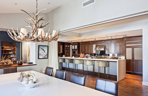 Empire Pass Condominio | Montage Penthouse: 4 BR, Slopeside, Spacious Interiors, Fireplaces, Shared Spa, Sleeps 10