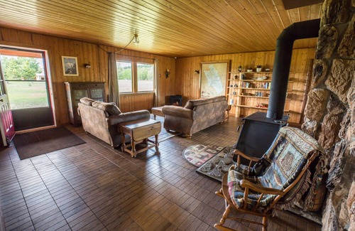 Polebridge Cabina | Montana Log Cabin con todas las comodidades: impresionantes vistas del Parque Nacional Glacier.