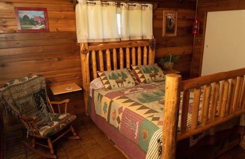 Polebridge Cabina | Montana Log Cabin con todas las comodidades: impresionantes vistas del Parque Nacional Glacier.