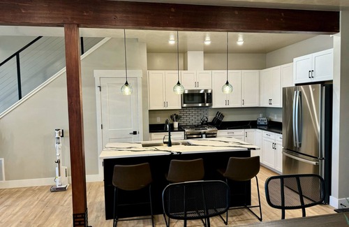 Orchard Homes Casa | Montana Modern Luxury Townhome - 3 bedroom - Quiet - Convenient