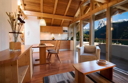 Ortisei Apartamento | Vida luminosa en una ubicación fantástica - Montaniola *** Apartment Resciesa