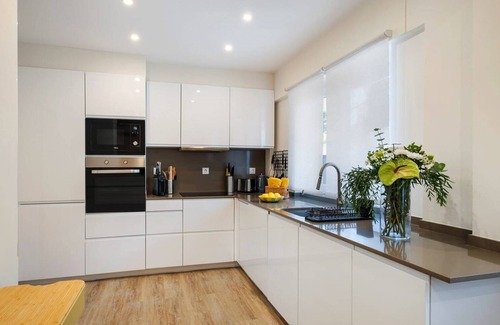 Caravelas Apartamento | Monte Estoril Seabreeze by Portugal Portfolio