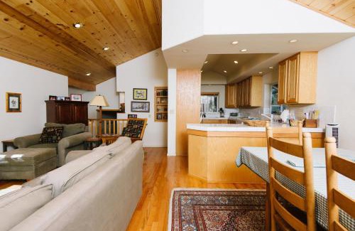 Lake Forest Casa | Monte Mar on North Shore - 4 BR in Quiet Neighborhood, Wood Fireplace, Near Palisades Resort