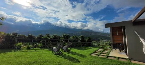 Espera Feliz Casa | Monte Paraíso - banheira e vista da Pedra Menina
