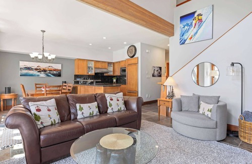 Village North Casa | Montebello 4808 - Spacious Montebello: Private Hot Tub, Near Village & Skiing