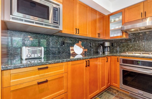 Village North Casa | Air Conditioning, Private Hot Tub, Mountain Views, Close to Village