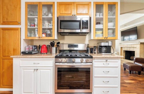 Montecito Cabaña | Montecito Beach Cottage. Walk to restaurants.
