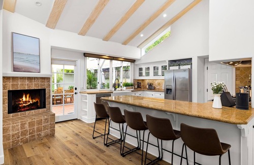 Montecito Casa | ¡Camina hasta Beach and Coast Village Road desde este exuberante y aislado oasis!