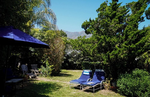 Golden Quadrangle Casa | Montecito bungalow near beach, hiking, coffee, dining. Stunning mountain view.