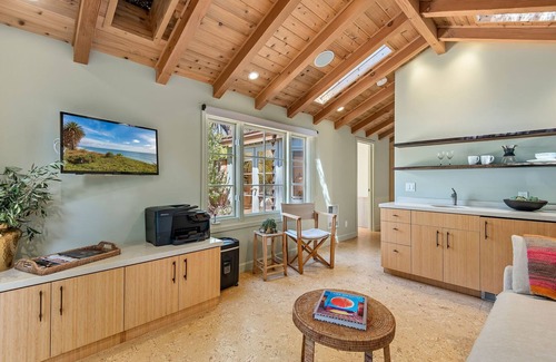 Hedgerow Cabaña | Montecito Beach Holiday - Tropical Coastal Cottage within Walking Distance to Miramar Beach
