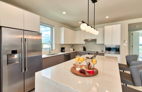 Montego Bay Apartamento | Montego Bay: Elegant Apt w/Stunning Sunset Views