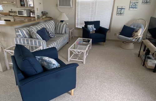 Montego Bay Casa | Montego Bay - South Ocean Drive 203-Baywater 130th St, piscina, W / D, AC