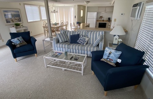 Montego Bay Casa | Montego Bay - South Ocean Drive 203-Baywater 130th St, piscina, W / D, AC