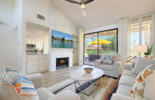 Palm Desert Condominio | Monterey Country Club Desert Charmer