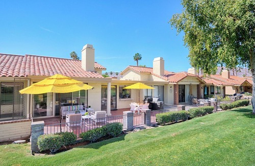 Palm Desert Condominio | Monterey Country Club Desert Charmer
