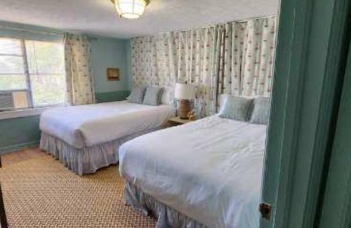 Lower Grand Lagoon Hotel | Monterey Motel - Beach Cottage 10 at Beach Access 8. Large Pool. Newly Remodeled