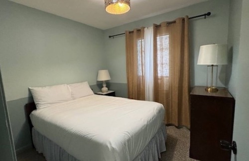 Biltmore Beach Hotel | Monterey Motel - Beach Cottage 8 at Beach Access 8. Large Pool. Newly Remodeled.
