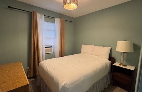 Biltmore Beach Hotel | Monterey Motel - Beach Cottage 8 at Beach Access 8. Large Pool. Newly Remodeled.