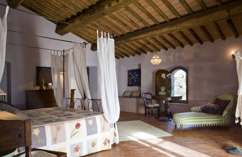 Sovicille Otro | Montestigliano, una auténtica casa de campo en el corazón de la Toscana, es un oasis de paz y belleza que ofrece a sus huéspedes residencias refinadas y una vista encantadora